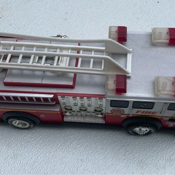 Deluxe Red and White Fire Engine Toy - Picture 4 of 5